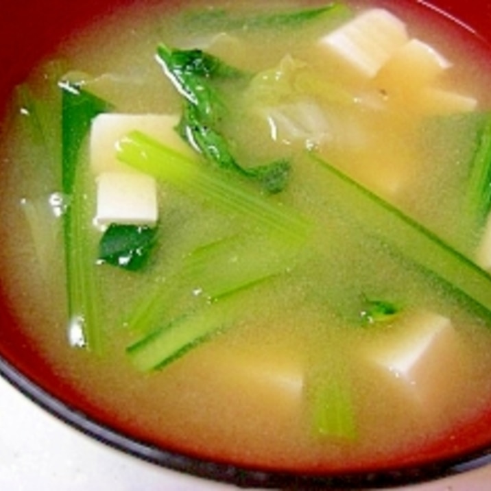 白菜と小松菜と豆腐のお味噌汁